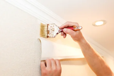 Pose de papier peint aux Thuiles — revêtements muraux et toiles de verre